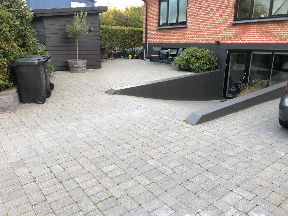 Nyistandsat Hojloftet Kaelderlejlighed Pa 70 M2 I Viborg Centrum, Med Plads Til 4 Personer Exterior photo