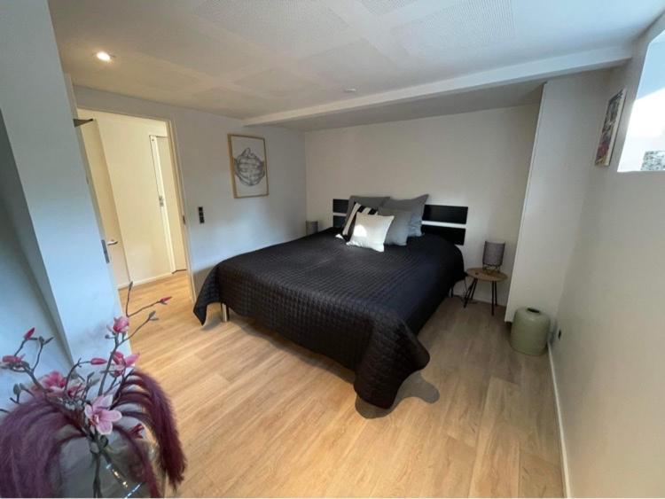 Nyistandsat Hojloftet Kaelderlejlighed Pa 70 M2 I Viborg Centrum, Med Plads Til 4 Personer Exterior photo
